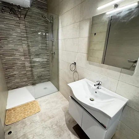 Apartament Bright 3 Bedroom In *